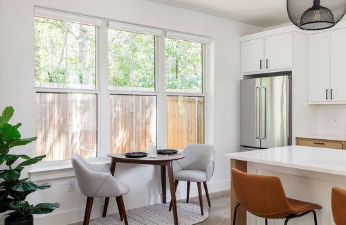 East MLK House | Open, Near UT, F1 & Downtown | Luna by Portoro