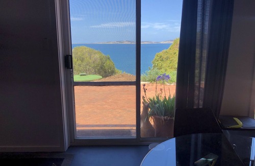 Port Lincoln Apartment | Open plan Studio overlooking beautiful Boston Bay, Port Lincoln
