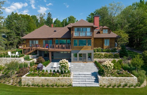 Charlevoix House | OPEN: Summer 2026 & 2027 Beautiful, Luxurious Charlevoix Lake House