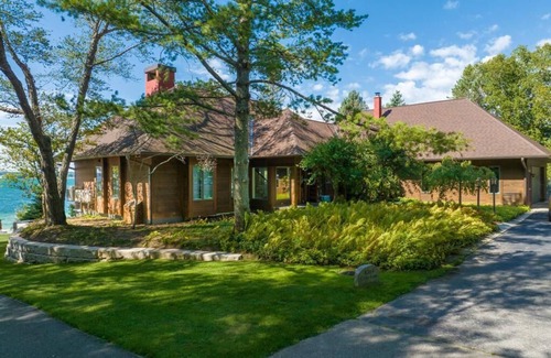 Charlevoix House | OPEN: Summer 2026 & 2027 Beautiful, Luxurious Charlevoix Lake House