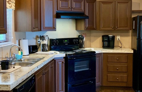 Huxley House | Open Waterfront Lakeview l Fish Camp l Huxley Bay Marina l Toledo Bend