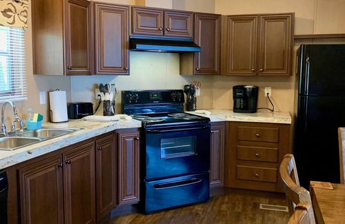 Huxley House | Open Waterfront Lakeview l Fish Camp l Huxley Bay Marina l Toledo Bend