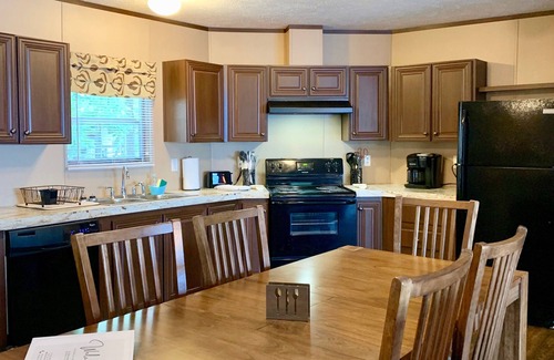 Huxley House | Open Waterfront Lakeview l Fish Camp l Huxley Bay Marina l Toledo Bend