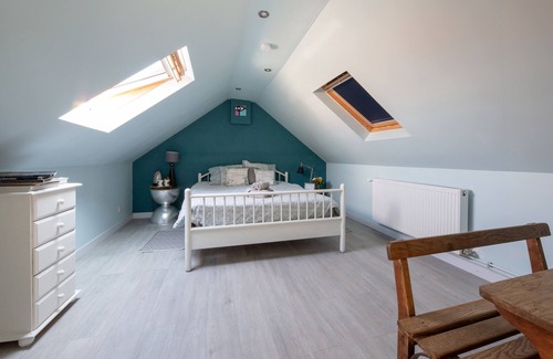 Tourcoing Bed & Breakfast | Optional 3-person spa junior suite,