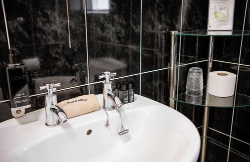Douglas Promenade Hotel | Opul Express