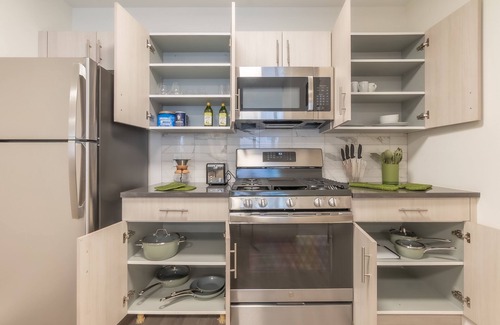 Orange Apartment | Opulence in Olive with Free Parking+EV Charge. 2 Bath & Sleeps 8.✨20% OFF 7days✨