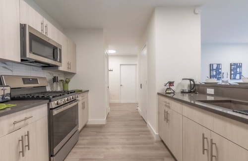 Orange Apartment | Opulence in Olive with Free Parking+EV Charge. 2 Bath & Sleeps 8.✨20% OFF 7days✨