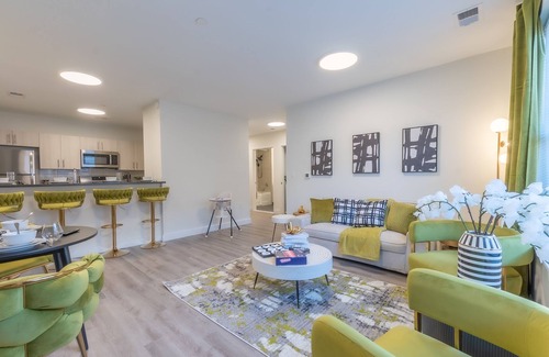 Orange Apartment | Opulence in Olive with Free Parking+EV Charge. 2 Bath & Sleeps 8.✨20% OFF 7days✨