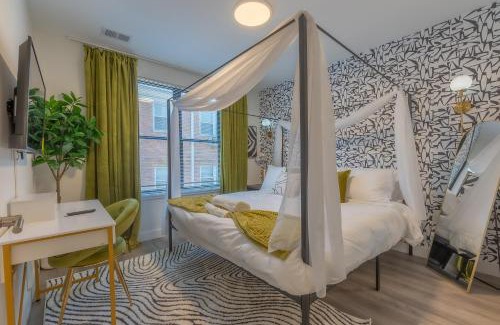 Orange Apartment | Opulence in Olive with Free Parking, 2 BR 2 baths Suite, 5 beds and Sleeps 8