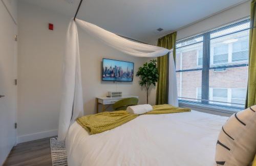 Orange Apartment | Opulence in Olive with Free Parking plus EV Plug, 2 BR 2 baths Suite, 5 beds and Sleeps 8