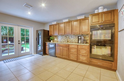 Oviedo House | Opuluxe Modern Palm Oasis