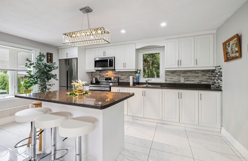 Niagara Falls Bed & Breakfast | Ora's Place BNB- Walking Distance to View Falls
