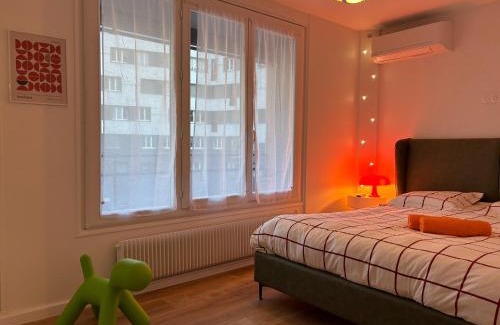 Blatin Apartment | Orange & Art