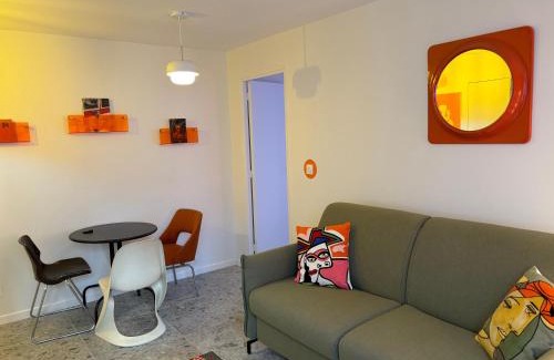 Blatin Apartment | Orange & Art