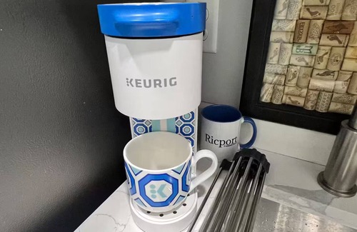 Bridgeport Apartment | Orange & Groovy Stylish Amphitheater, Park, Metro North, Ferry All 2-10min walk