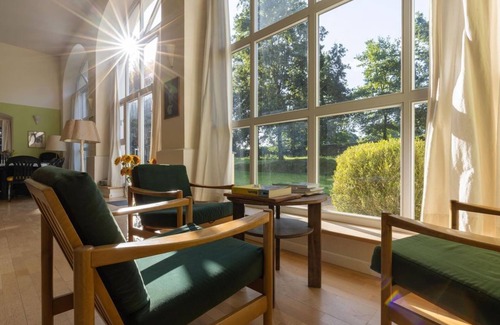 Vierkirchen Apartment | Orangery in Arnsdorf Castle Park - Holiday home