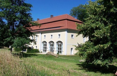 Vierkirchen Apartment | Orangery in Arnsdorf Castle Park - Holiday home