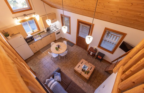 Ucluelet Cabin | Orca Cabin I West Coast Trail I Pets I Big Beach
