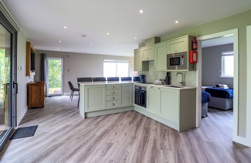 Corwen Cottage | ORCHARD LODGE, pet friendly, with hot tub in Corwen