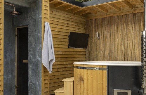 Mangotsfield House | Orchard Manor is situated on the outskirts of the pretty town of Winchcombe. Lovingly restored by th