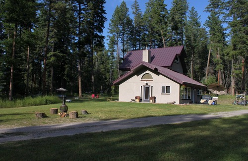 Finley Point House | Orchards & old growth forest surround this Finley Point Home.