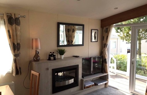 Hamworthy House | Orchid - dog friendly with sea view on Rockley Park, Poole