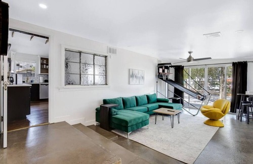 Downtown House | Oregon · Vintage Bungalow - Heart of Downtown Chandler