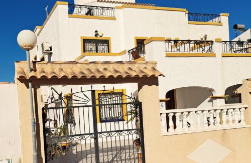 Orihuela Costa Villa | Orihuela - Sleeps 6 - Pool - Parking - PetFriendly