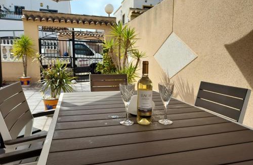 Orihuela Costa Villa | Orihuela - Sleeps 6 - Pool - Parking - PetFriendly