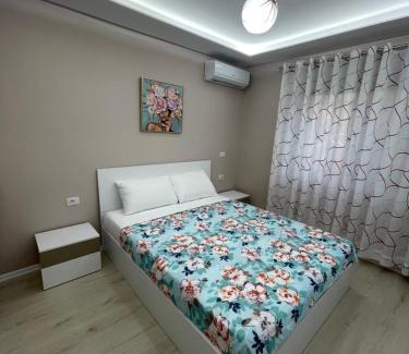 Mbrostar-Urë Apartment | Orinela House