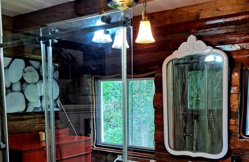 Gores Landing Cabin | Oriole Ridge Cabin; king suite, hot tub, pool, BBQ