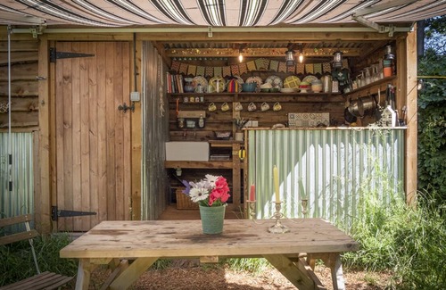 Bromsash Cabin | Orion 4-Person Stunning Lotus Belle Tent