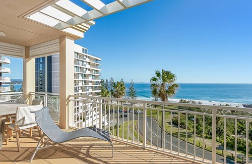 Coolangatta Apartment | Orion Unit 8 Modern apartment Overlooking Snapper Rocks with Wi-Fi included