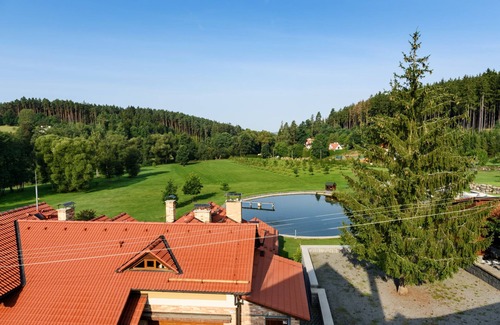 Varvazov Villa | Orlík JVNK101