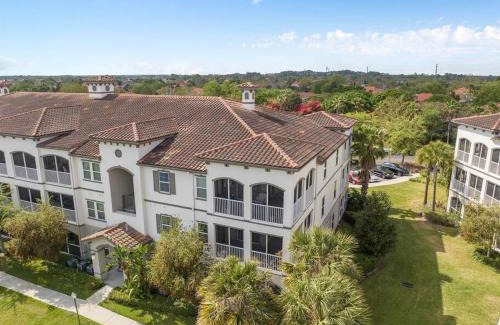 Ocoee Apartment | Orlando Oasis: Modern 4BD Balcony+Lake View+Pool