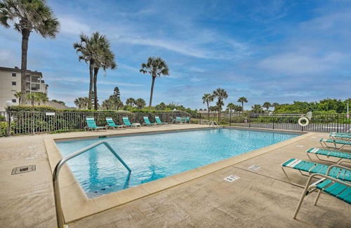 Ormond-by-the-Sea Apartment | Ormond Beach Condo with Balcony and Pool Access!