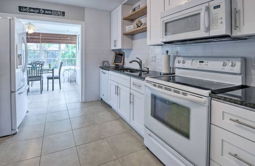 Oakdale Park House | Ormond Beach home w/patio, 1 block to the beach