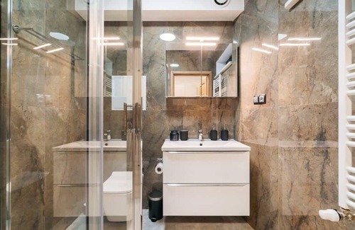 Ursus Apartment | ORSO Apartment with king size bed