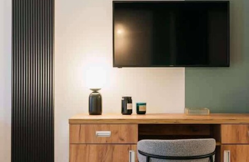 Ursus Apartment | ORSO City Studio with king size bed