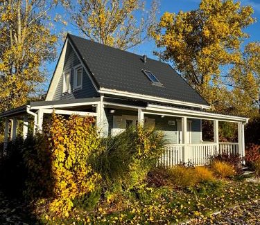 Lubawka House | Osada Aurora Całoroczne domki z jacuzzi z widokiem na jezioro i góry