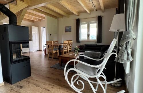 Lubawka House | Osada Aurora Całoroczne domki z jacuzzi z widokiem na jezioro i góry