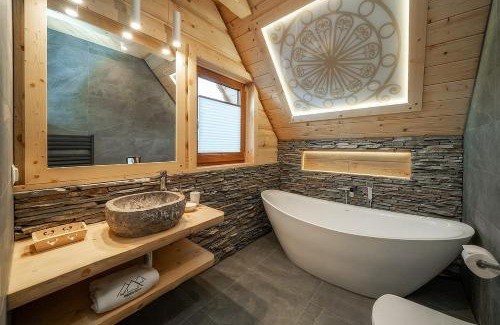 Szaflary Ski Chalet | "Osada Guty" - każdy domek posiada prywatne jacuzzi na wyłączność, w cenie pobytu - idealne miejsce na wypoczynek!