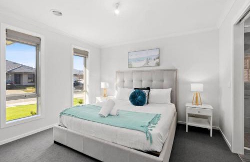 Armstrong Creek House | OSCAR A Tranquil Armstrong Creek Home NETFLIX
