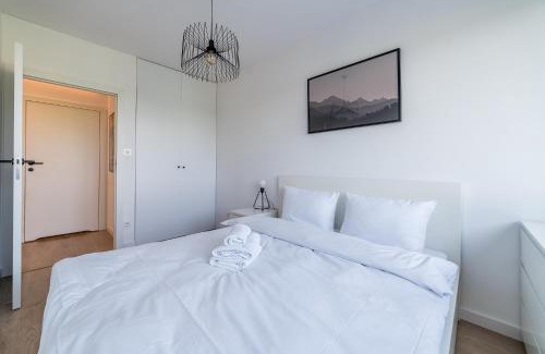 Suchy Las Apartment | Osiedle Szafirowe Chic Apartment by BookingHost