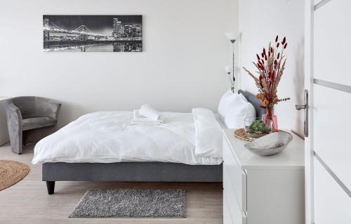 Stare Miasto District Apartment | Osiedle Zwycięstwa Chic Studio