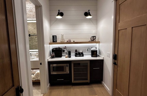 Walterboro House | Osprey Cottage Suite 3717-A - part of the Eden at Gracefield Event Venue