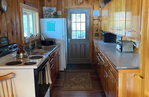 The Bays Cottage | Ossipee Lake WATERFRONT Cottage - Private beach/dock, lovely mountain views!