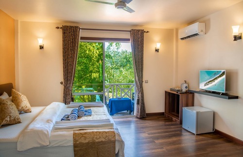 Ukulhas Hotel | Ostrov Beach