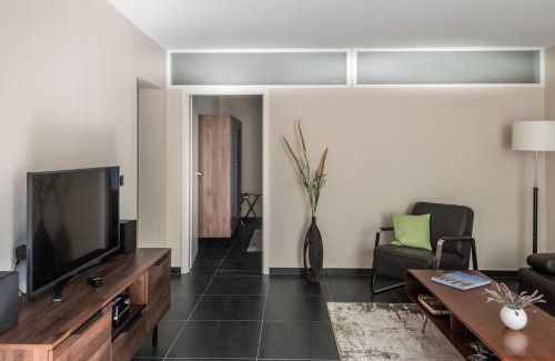 Elmenhorst/Lichtenhagen Apartment | Ostsee Elmenhorst Sehr hochwertige Dreizimmer Ferienwohnung mit Gartenterrasse