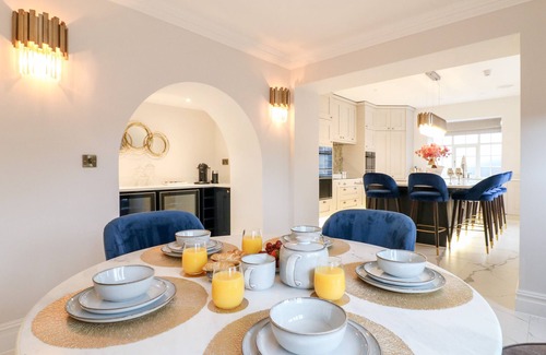 Penkridge Cottage | OTHERTON HALL, pet friendly, character holiday cottage in Penkridge